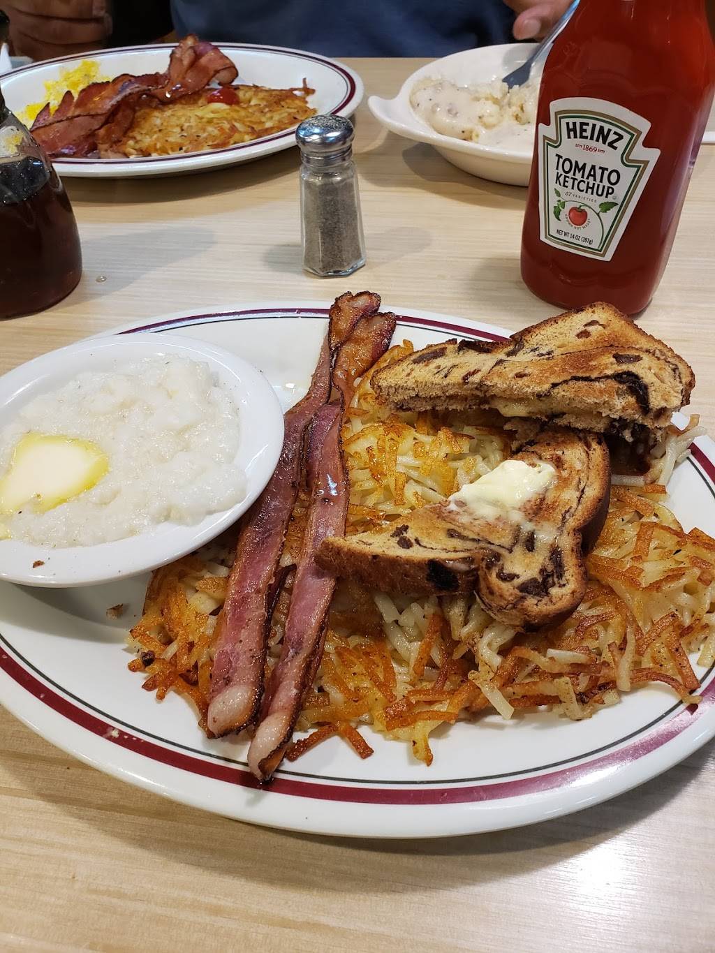 Huddle House | meal takeaway | 147 Lakewood Dr, Batesville, MS 38606, USA | 6625787779 OR +1 662-578-7779