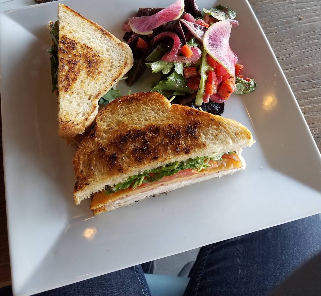 Hundred North Bar & Kitchen | restaurant | 100 N Gilbert Rd, Gilbert, AZ 85234, USA | 4803613536 OR +1 480-361-3536