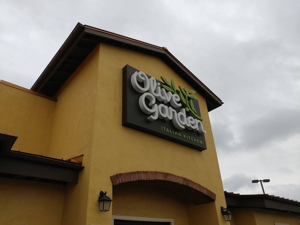 Olive Garden Italian Restaurant | meal takeaway | 13910 E US Hwy 40, Independence, MO 64055, USA | 8163730411 OR +1 816-373-0411