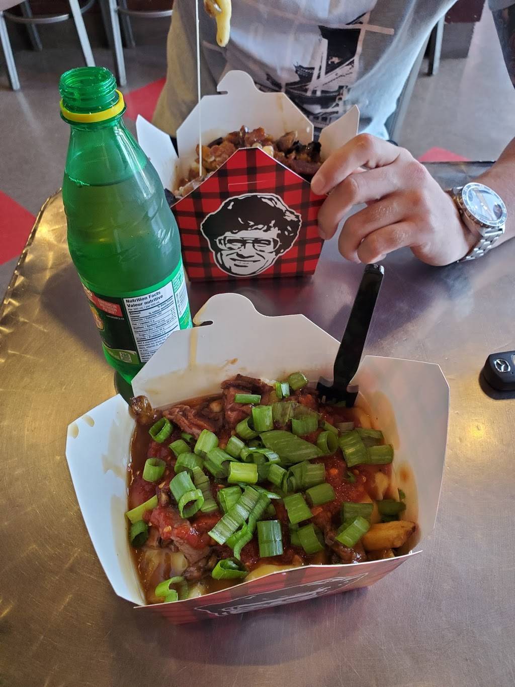 Smokes Poutinerie | restaurant | 305 N Front St Unit #16, Belleville, ON K8P 3C3, Canada | 6139622873 OR +1 613-962-2873