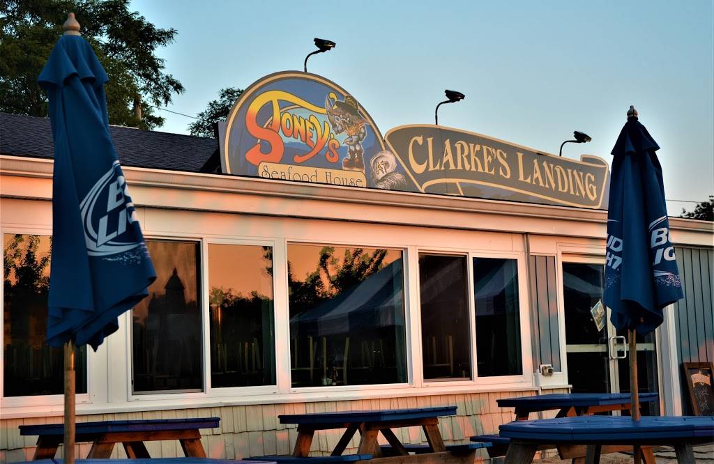 Clarkes Landing Restaurant | restaurant | 24580 Clarkes Landing Ln, Hollywood, MD 20636, USA | 3013733986 OR +1 301-373-3986