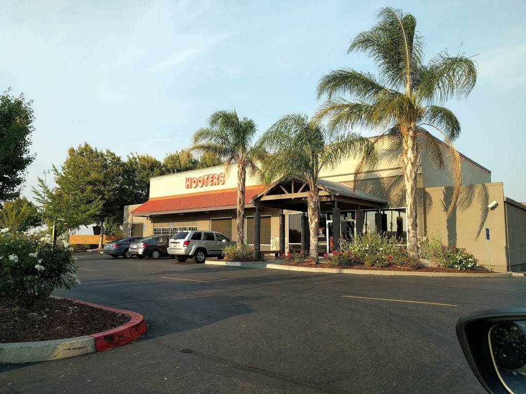 Hooters | restaurant | 3541 Truxel Rd, Sacramento, CA 95834, USA | 9169299464 OR +1 916-929-9464