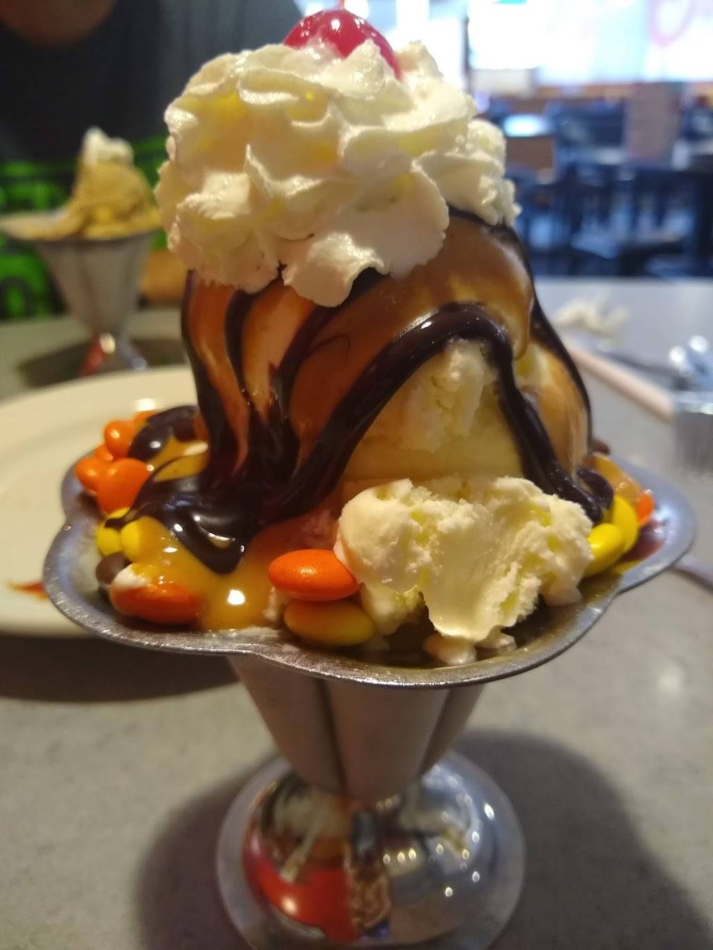 Friendlys | restaurant | 12814 Shank Farm Way, Hagerstown, MD 21742, USA | 3017339570 OR +1 301-733-9570