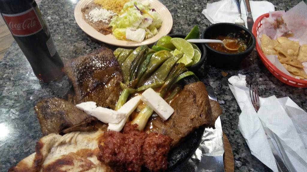 Club Chamizal | restaurant | 12455 Haster St, Garden Grove, CA 92840, USA | 7149712311 OR +1 714-971-2311