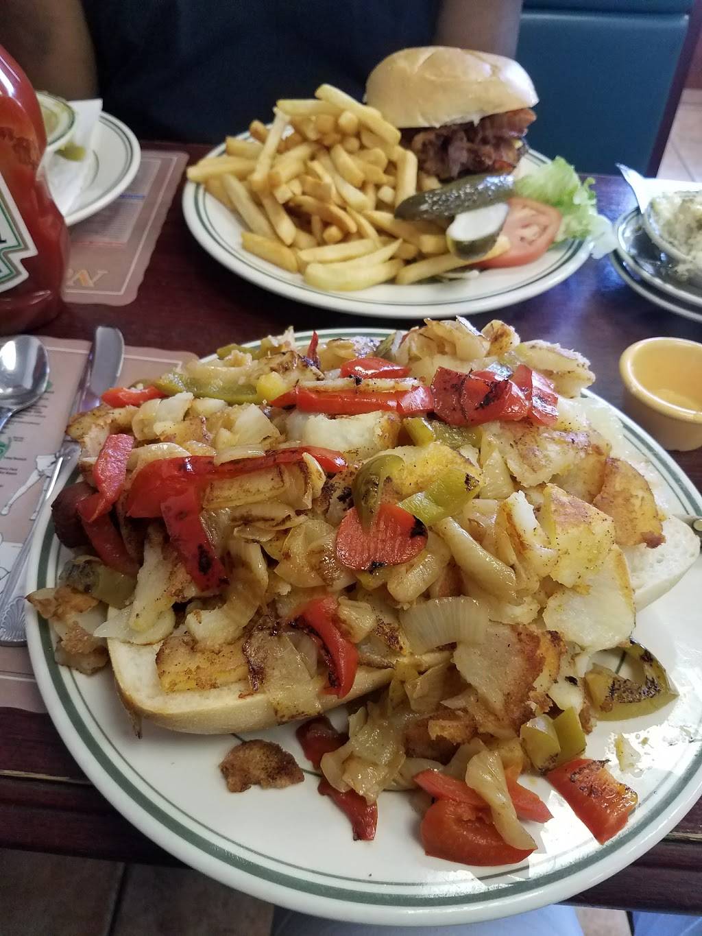 Noras Deli | restaurant | 381 Avenel St, Avenel, NJ 07001, USA | 7327261980 OR +1 732-726-1980