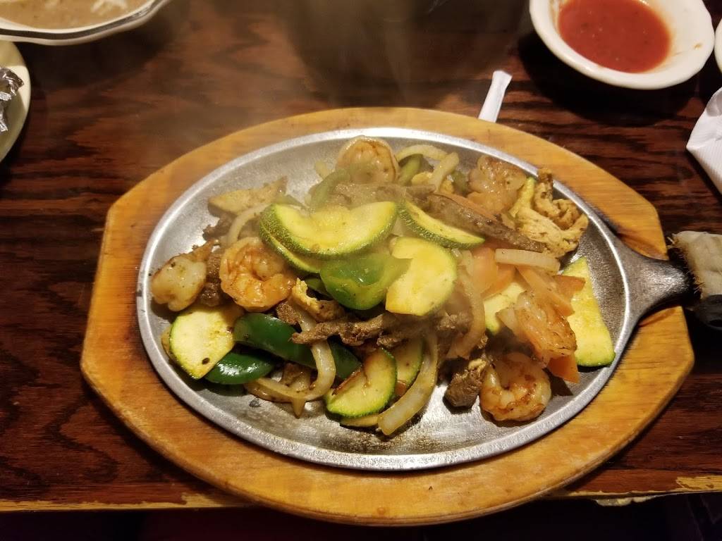 Broad Street Cafe | restaurant | 104 W Broad St, St Pauls, NC 28384, USA | 9108652553 OR +1 910-865-2553