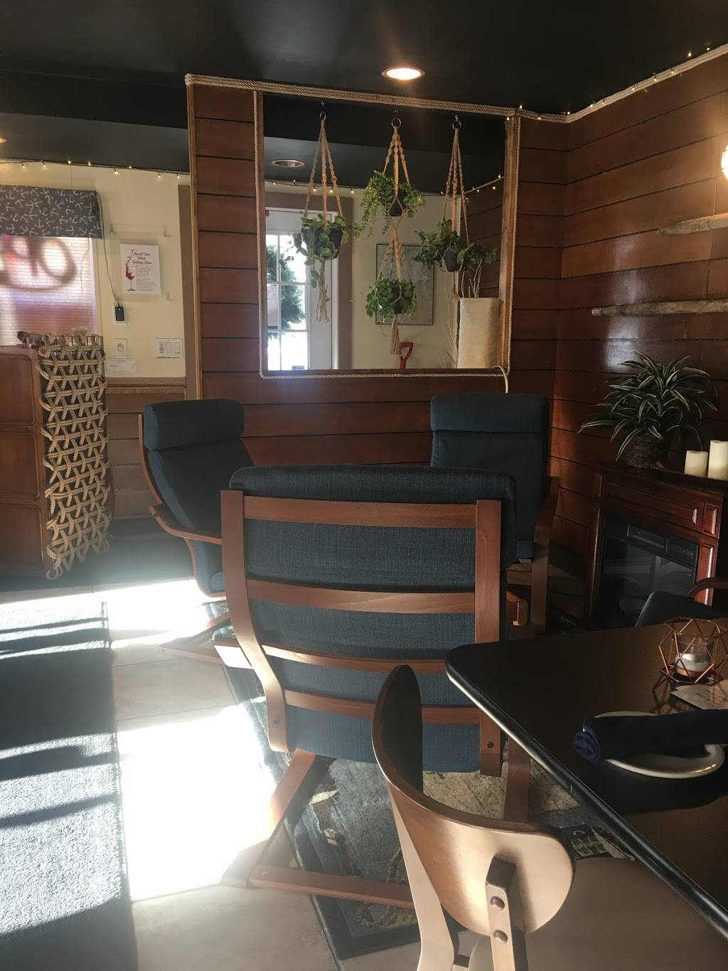 Nauti Inn Barstro | restaurant | 330 N Main St, Cheboygan, MI 49721, USA | 2316688250 OR +1 231-668-8250