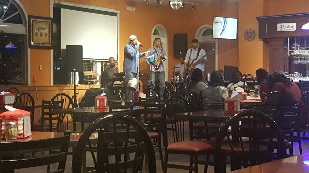 El Gallito Bar & Grill | night club | 5848 Winchester Rd #3802, Memphis, TN 38115, USA | 9013654992 OR +1 901-365-4992