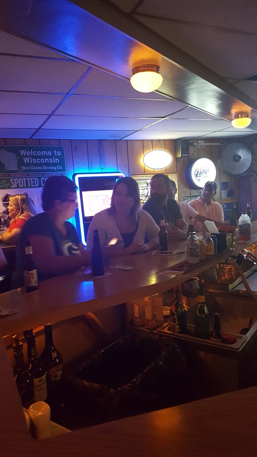 Stokes Pub | restaurant | 1633 E Racine St, Janesville, WI 53545, USA | 6087541998 OR +1 608-754-1998