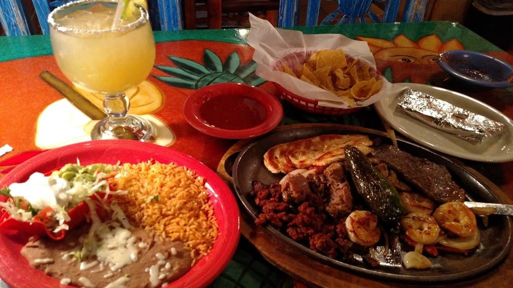 La Fiesta Mexican Restaurant | restaurant | 2217 Fayetteville Rd, Van Buren, AR 72956, USA | 4794715558 OR +1 479-471-5558