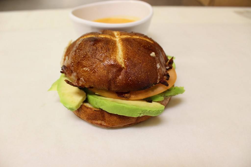 Reys Cafe | cafe | 6800 W Brown Deer Rd, Milwaukee, WI 53223, USA | 4143556161 OR +1 414-355-6161