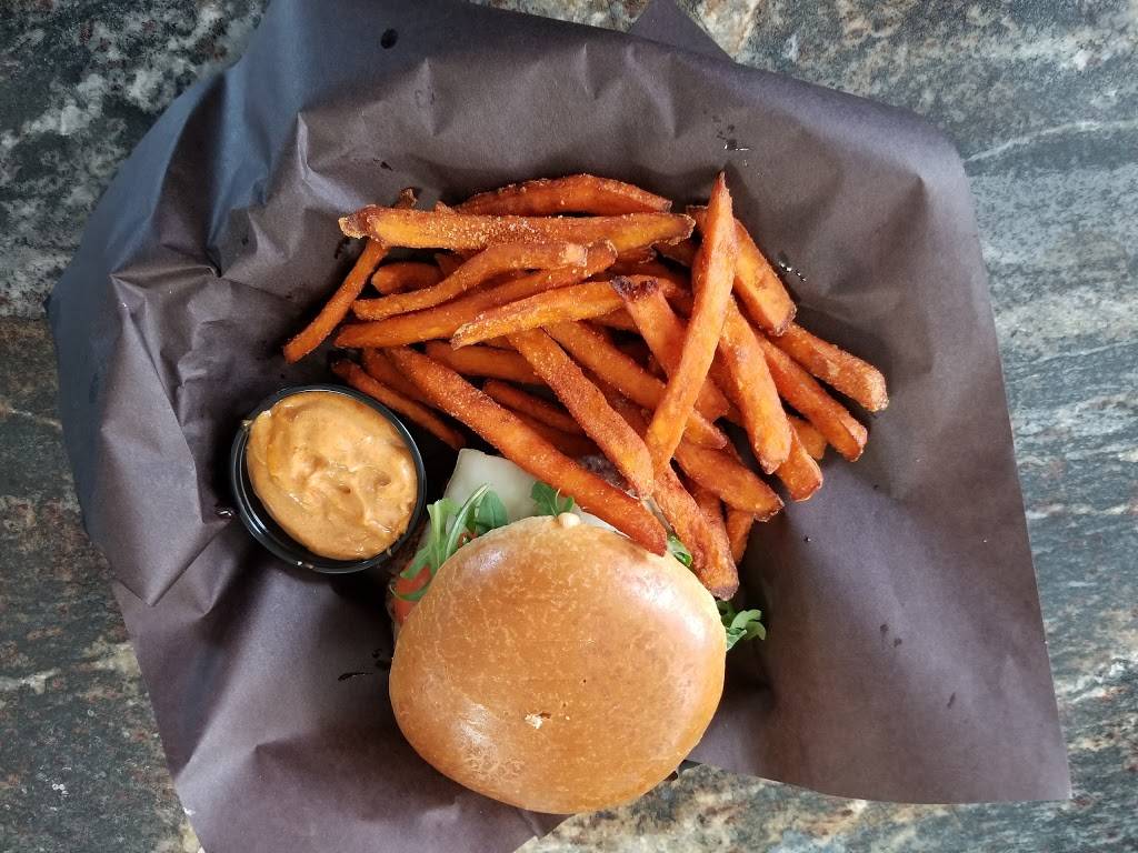 The Burger Shop | restaurant | 309 Ecclestone Dr, Bracebridge, ON P1L 1G6, Canada | 7056450355 OR +1 705-645-0355