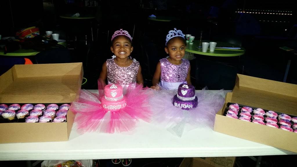 Fairview Lanes | meal takeaway | 21847 Lorain Rd, Cleveland, OH 44126, USA | 4403313244 OR +1 440-331-3244