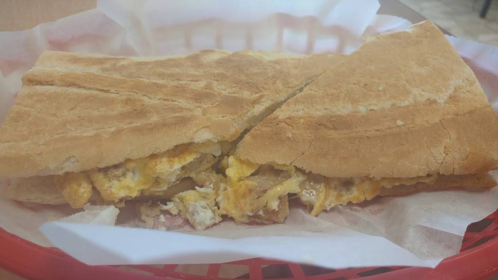 Pinos Cuban Cafe | restaurant | 6901 W Hillsborough Ave, Tampa, FL 33634, USA | 8133746590 OR +1 813-374-6590