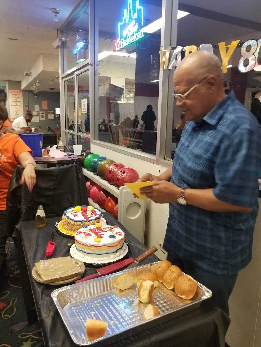 Town Hall Bowl and Banquet | restaurant | 5025 W 25th St, Cicero, IL 60804, USA | 7088630300 OR +1 708-863-0300