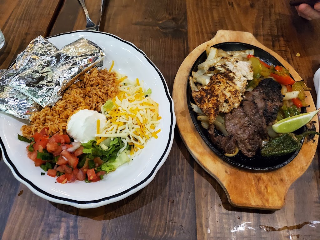 Dos Bocas | restaurant | 275 Baker St NW, Atlanta, GA 30313, USA | 4047048078 OR +1 404-704-8078