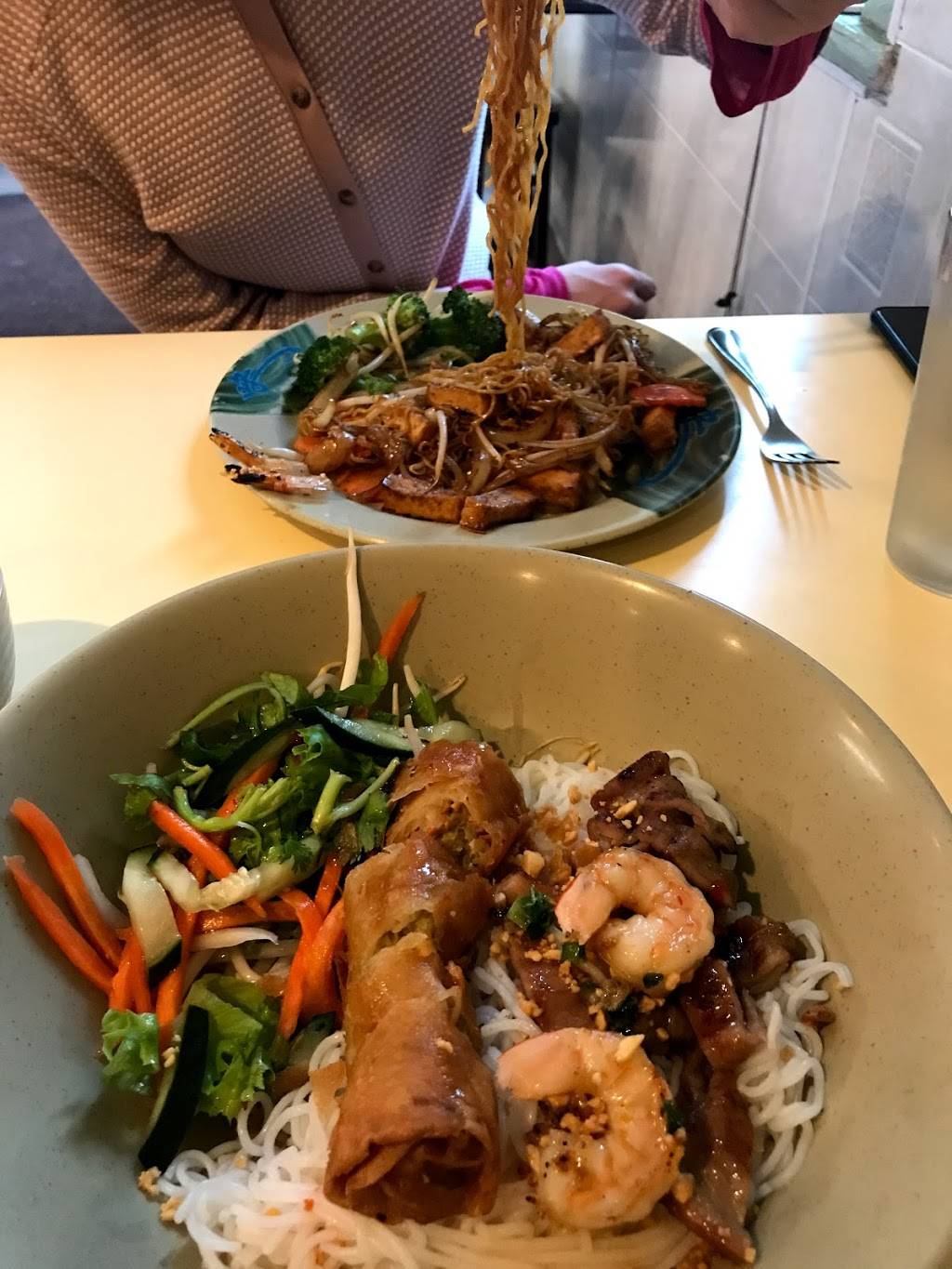 Jasmine Deli | restaurant | 2532 Nicollet Ave, Minneapolis, MN 55404, USA | 6128704700 OR +1 612-870-4700