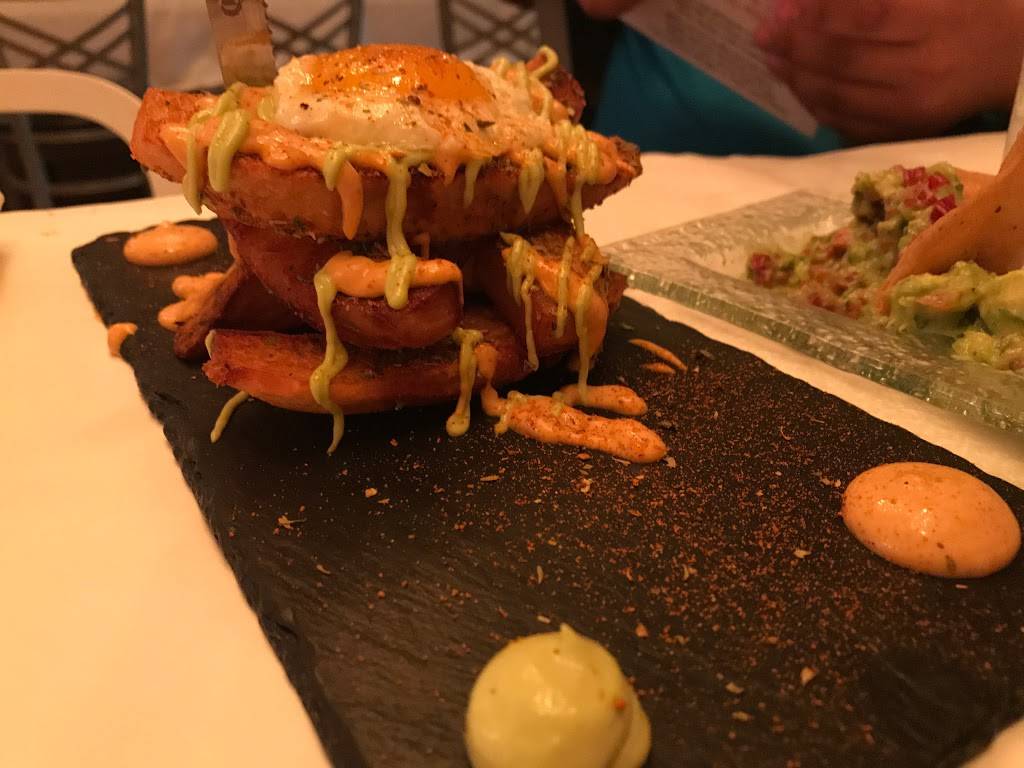 Altiro Latin Fusion | restaurant | 2116 W Roscoe St, Chicago, IL 60618, USA | 7739354000 OR +1 773-935-4000