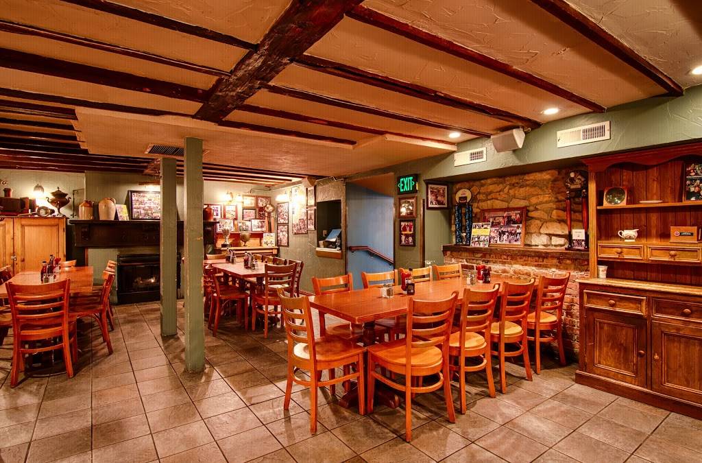 Quigleys Irish Pub | restaurant | 43 E Jefferson Ave, Naperville, IL 60540, USA | 6304284774 OR +1 630-428-4774