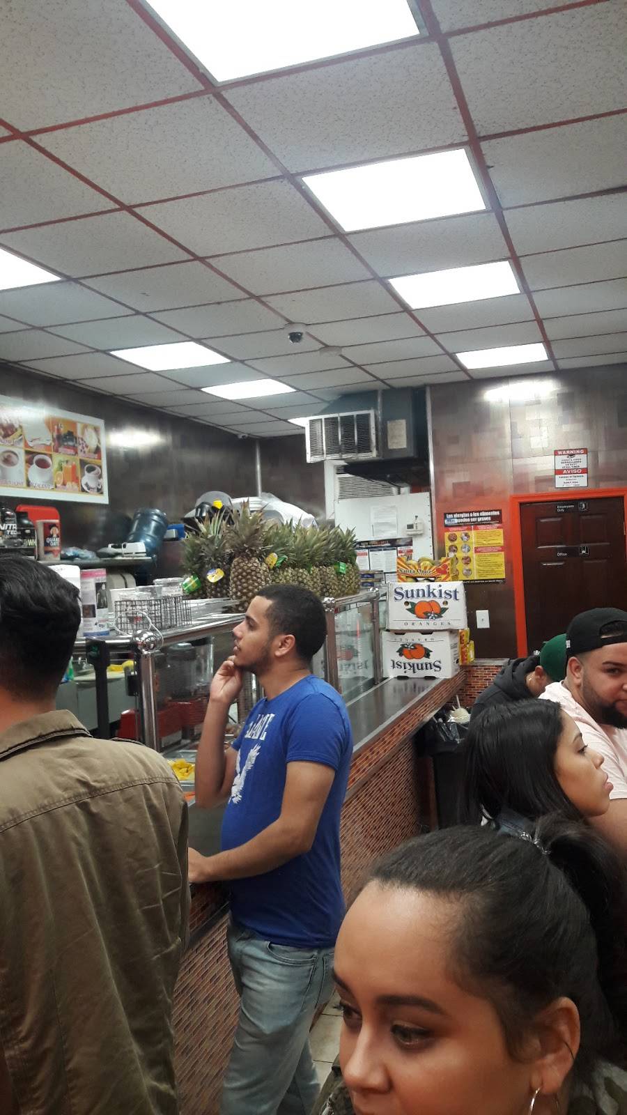 Empanadas Monumental | restaurant | 522 W 207th St, New York, NY 10034, USA | 2125675241 OR +1 212-567-5241