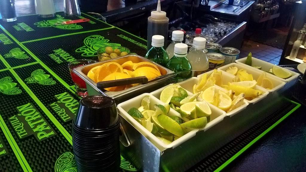 Wild Pitch Sports Bar & Grill | restaurant | 2390 Parkwood Blvd, Frisco, TX 75034, USA | 2146184450 OR +1 214-618-4450