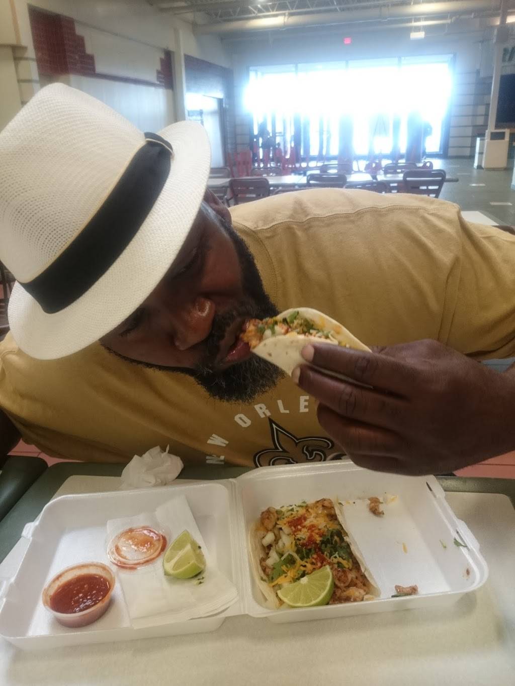 Lujyz To Go | restaurant | 3662 W Camp Wisdom Rd, Dallas, TX 75237, USA | 2142185898 OR +1 214-218-5898