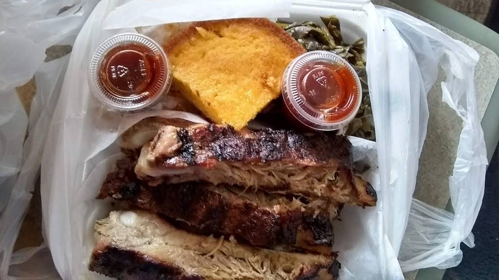 Off Tha Bone BBQ | restaurant | 1516 N Tamarind Ave, West Palm Beach, FL 33401, USA | 5612949717 OR +1 561-294-9717