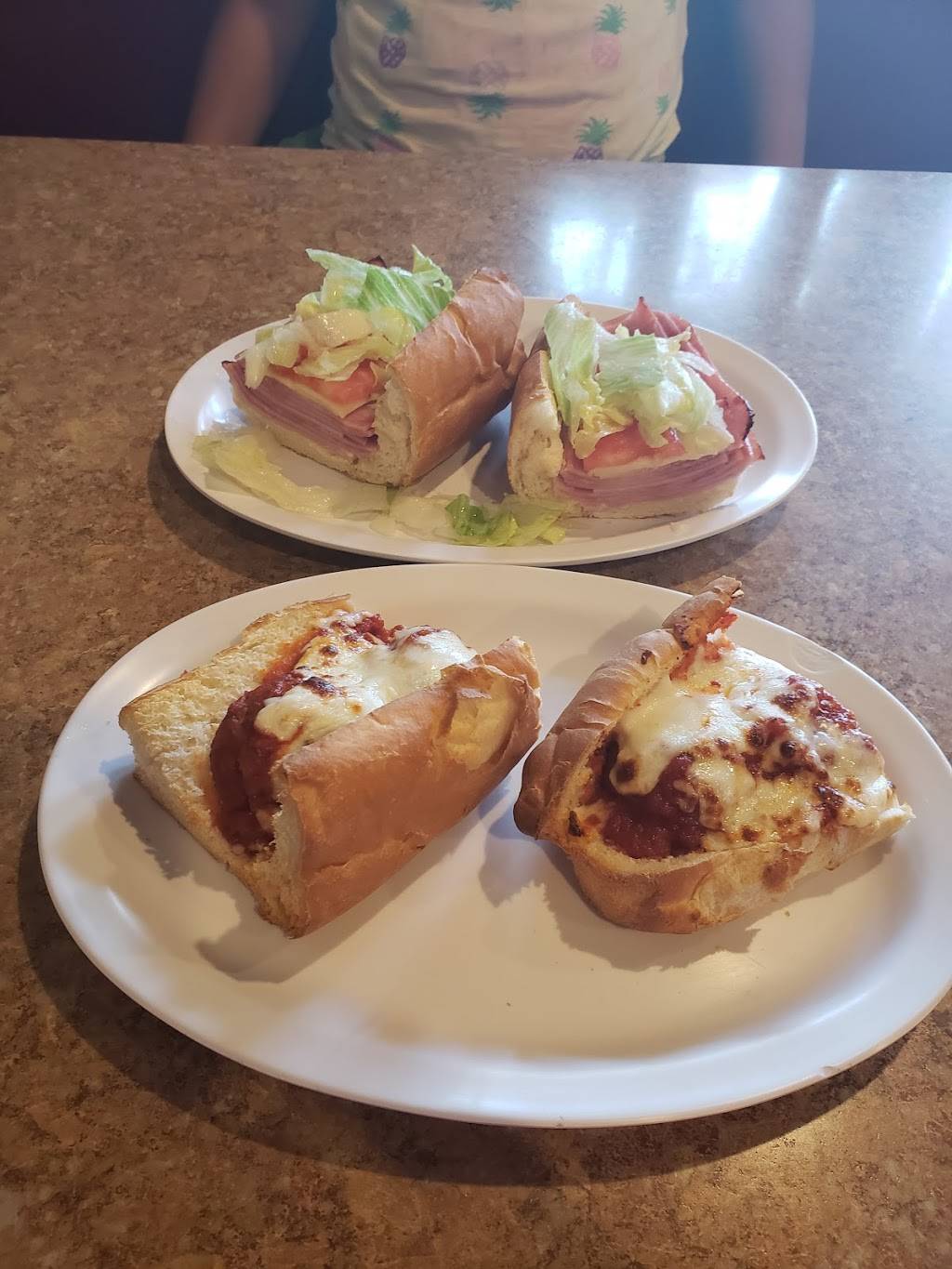 Ferrentinos Pizzeria & Pub | restaurant | 1676 Main St, Agawam, MA 01001, USA | 4137893222 OR +1 413-789-3222