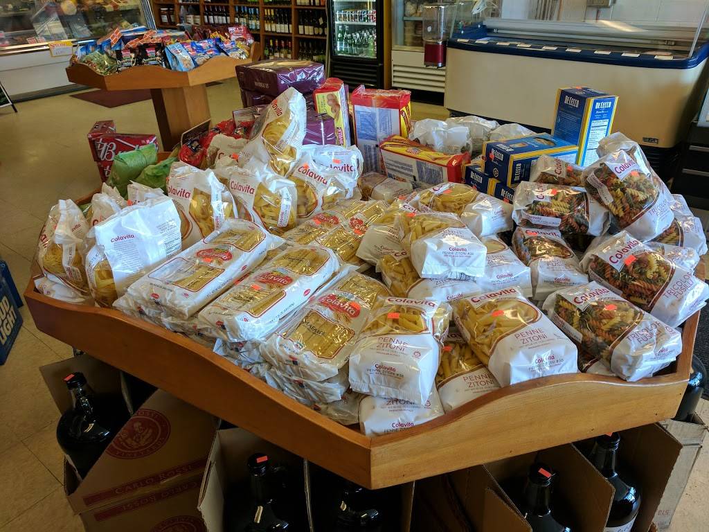 Ferraras Market | meal takeaway | 20 W Central St, Franklin, MA 02038, USA | 5085204621 OR +1 508-520-4621