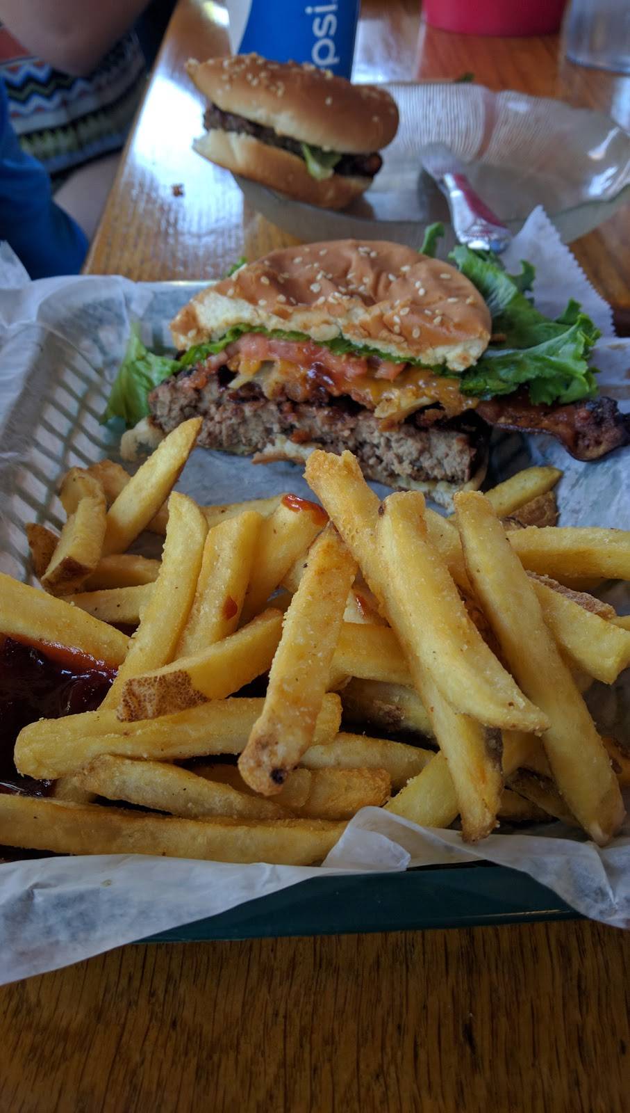 Boonedocks | restaurant | 5858 S Manitou Blvd, Glen Arbor, MI 49636, USA | 2313346444 OR +1 231-334-6444