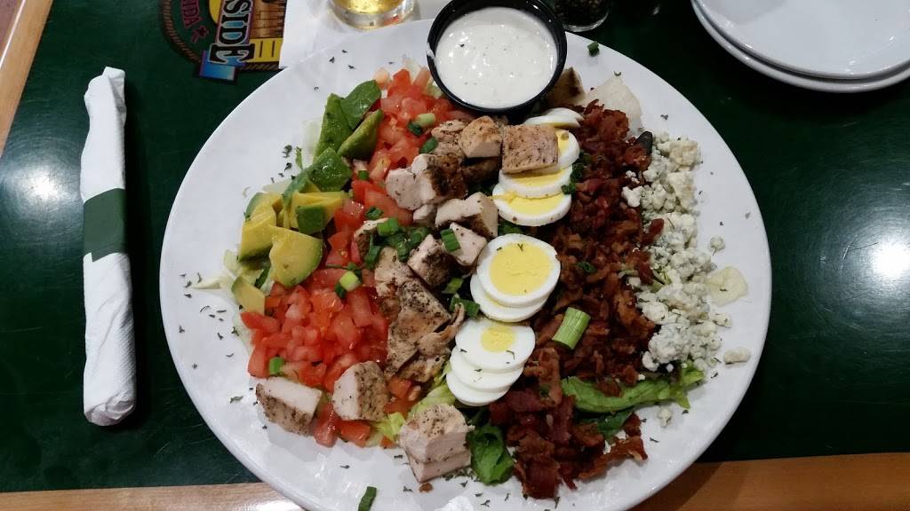 Gators Dockside | restaurant | 1200 Oakley Seaver Dr, Clermont, FL 34711, USA | 3522421825 OR +1 352-242-1825