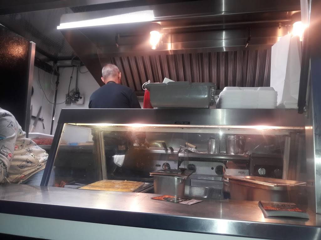 Two Brothers | restaurant | 584 N Main St, Waterbury, CT 06704, USA | 2035191310 OR +1 203-519-1310