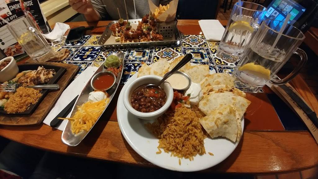 Chilis Grill & Bar | meal takeaway | 310 Army Trail Rd, Bloomingdale, IL 60108, USA | 6308949966 OR +1 630-894-9966