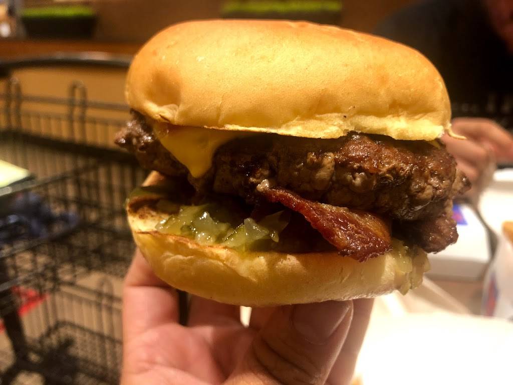 The Burger Bar by Wegmans | restaurant | 106 Corporate Park Dr, Harrison, NY 10604, USA | 9145393765 OR +1 914-539-3765