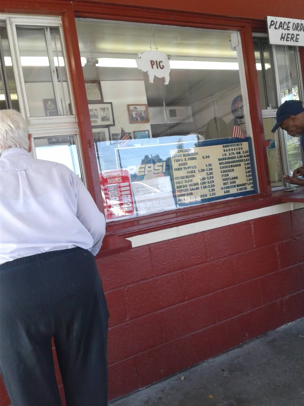 Little Pig Barbecue | restaurant | 3329 W Washington St, Petersburg, VA 23803, USA | 8048614046 OR +1 804-861-4046