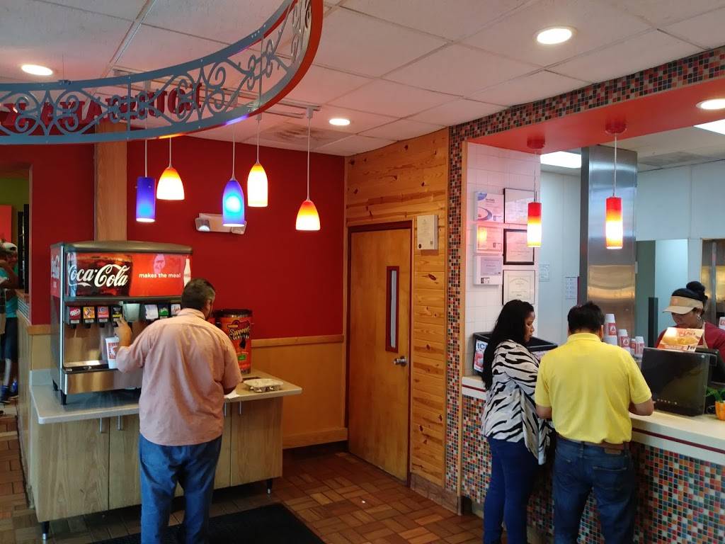 Popeyes Louisiana Kitchen | restaurant | 5007 Columbia Pike, Arlington, VA 22204, USA | 7036716336 OR +1 703-671-6336