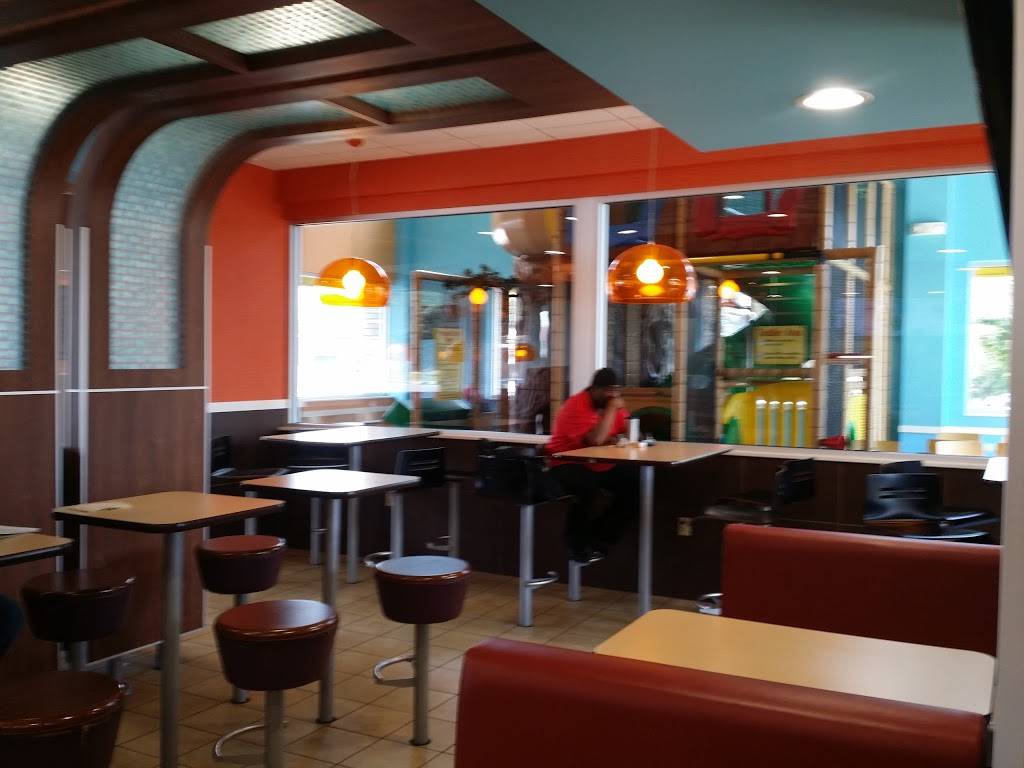McDonalds | cafe | 6745 GA-85, Riverdale, GA 30274, USA | 7709976510 OR +1 770-997-6510