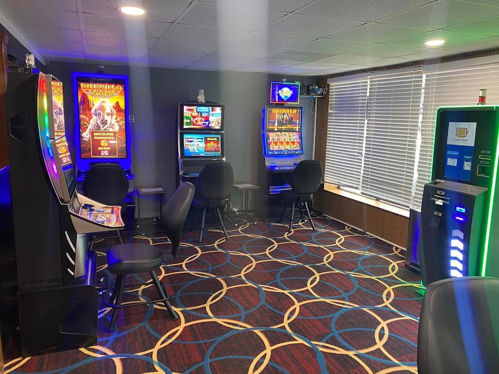 Annies Deli and Gaming | restaurant | 213 E State Rd, Island Lake, IL 60042, USA | 8474698408 OR +1 847-469-8408