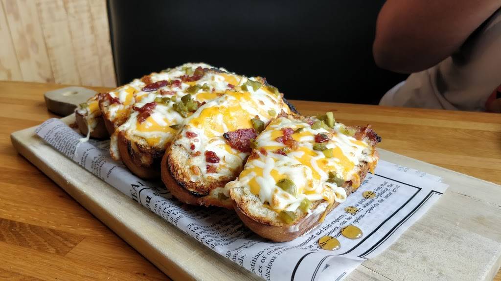 Coops Smokin Wing House | restaurant | 18077 Leslie St, Newmarket, ON L3Y 8T8, Canada | 9059538483 OR +1 905-953-8483