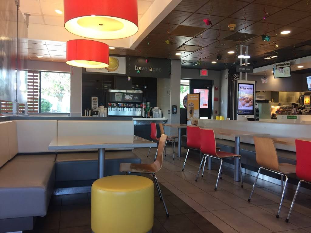 McDonalds | cafe | 1520 N Naper Blvd, Naperville, IL 60563, USA | 6305050220 OR +1 630-505-0220