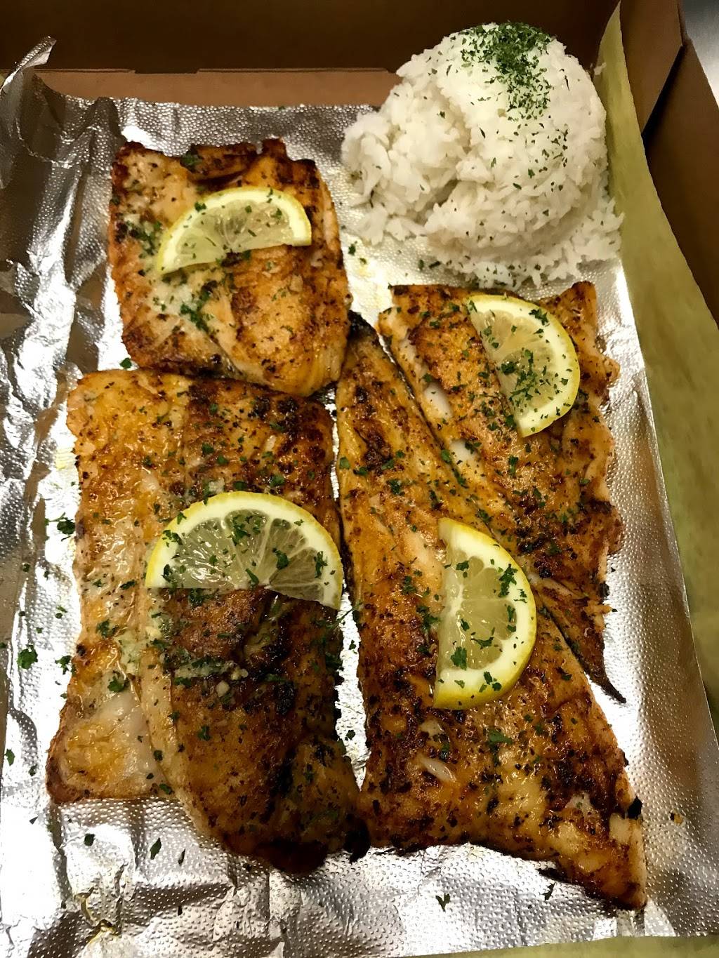 Fishbone Seafood Gardena Strawberry Square | restaurant | 1024 W Rosecrans Ave, Gardena, CA 90247, USA | 3238142400 OR +1 323-814-2400