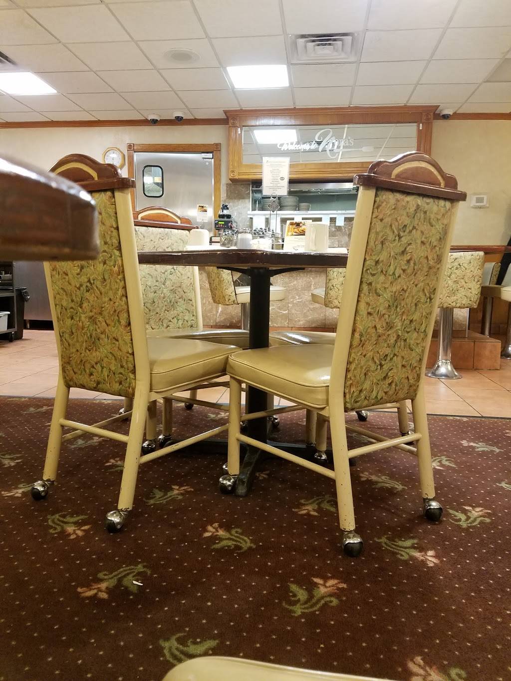 Noras Restaurant | restaurant | 1244, 417 E Lake St, Horicon, WI 53032, USA | 9204854493 OR +1 920-485-4493