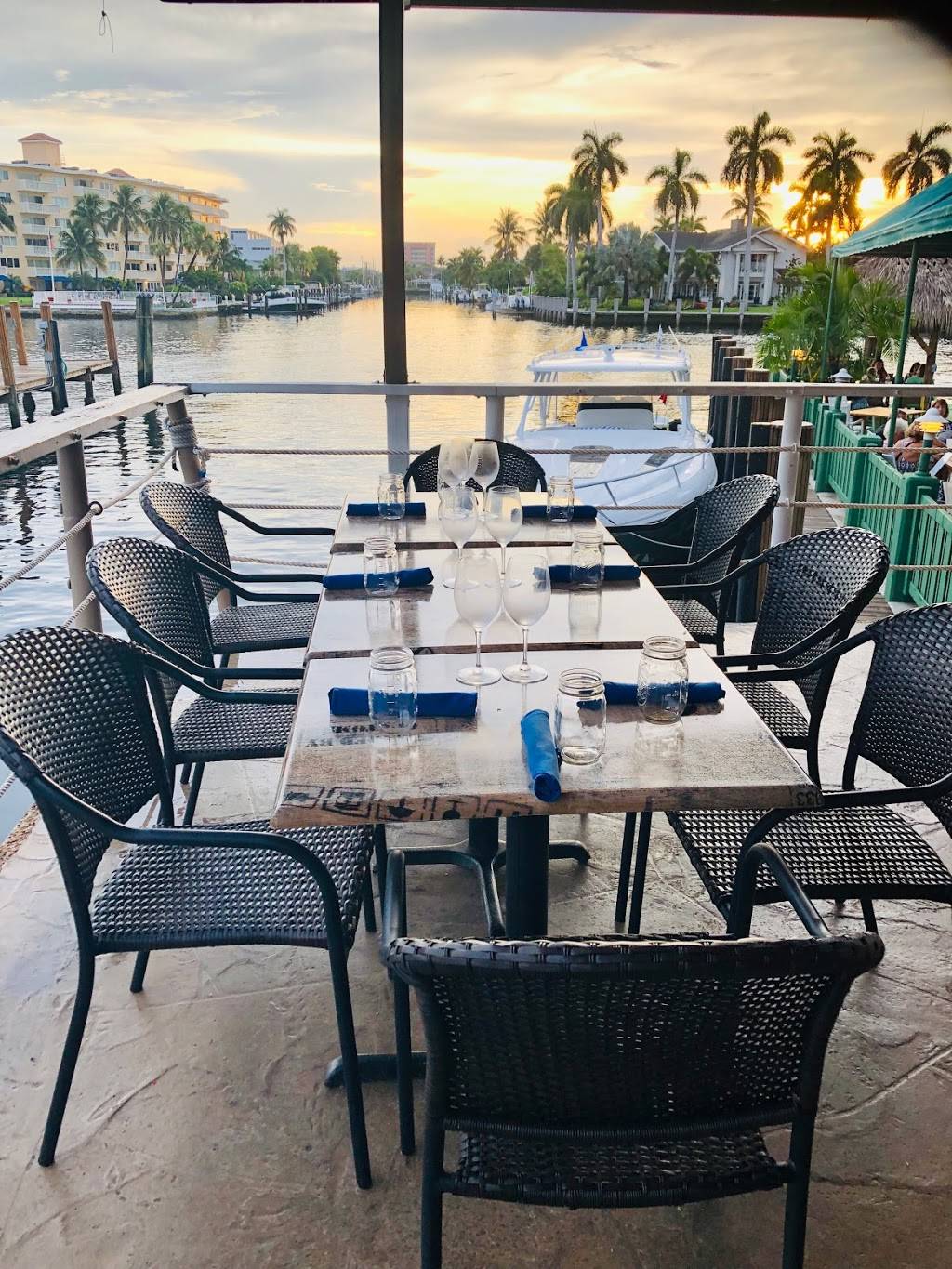 The Rusty Hook Tavern | restaurant | 125 N Riverside Dr, Pompano Beach, FL 33062, USA | 9549412499 OR +1 954-941-2499