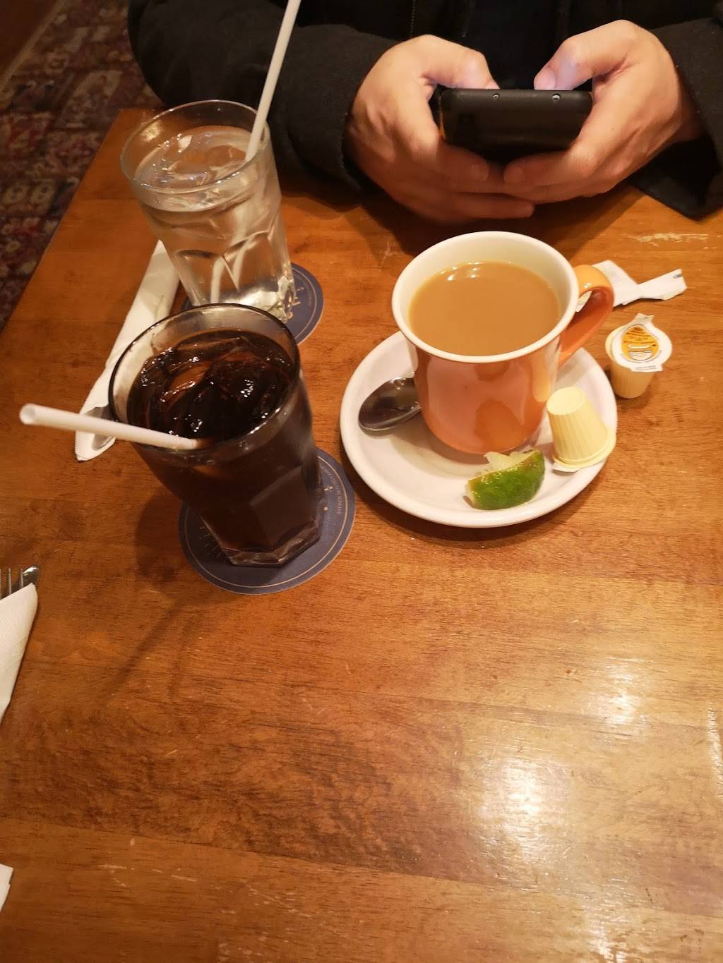 The Cat & The Fiddle Lindsay | restaurant | 49 William St N, Lindsay, ON K9V 3Z9, Canada | 7058784312 OR +1 705-878-4312