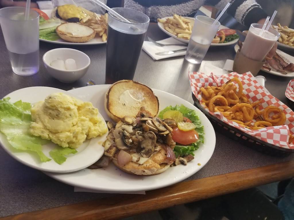 Bills Place | restaurant | 1919, 2315 Clement St, San Francisco, CA 94121, USA | 4152215262 OR +1 415-221-5262