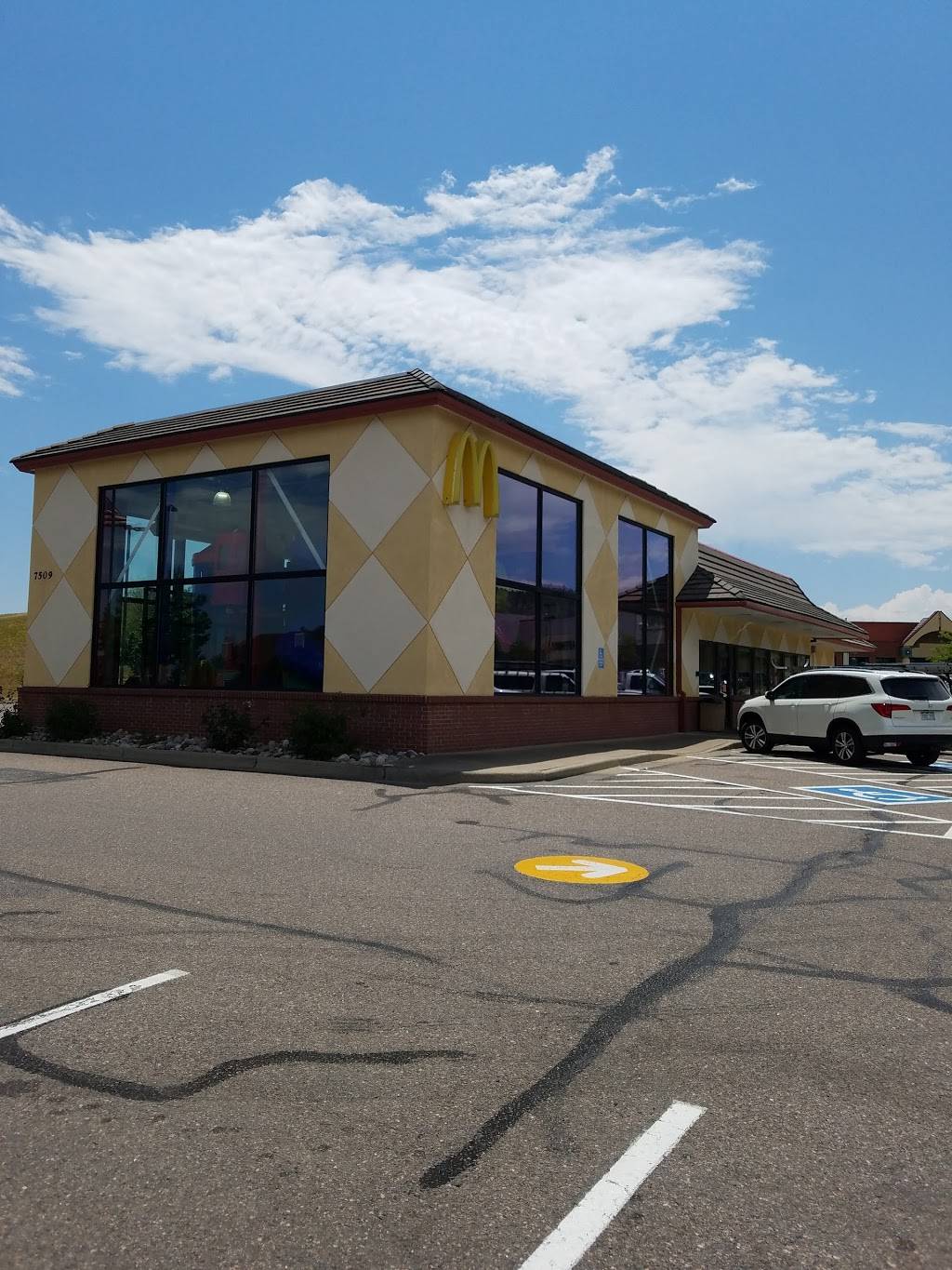 McDonalds | cafe | 7509 S Alkire St, Littleton, CO 80127, USA | 3039049552 OR +1 303-904-9552