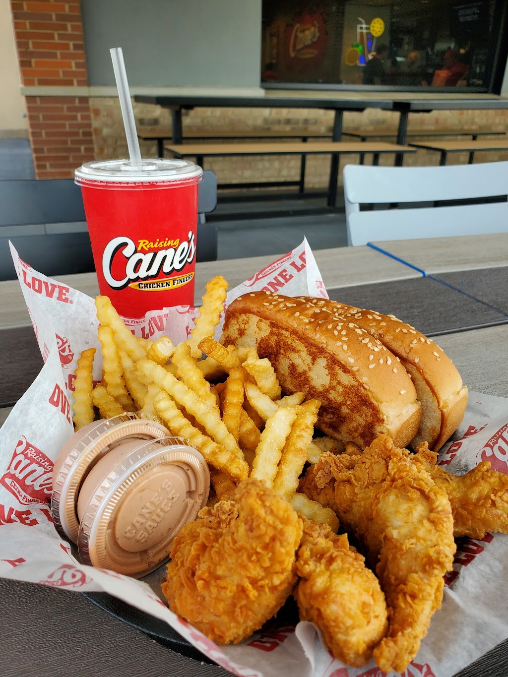 Raising Canes Chicken Fingers | restaurant | 938 N Leavitt Rd, Amherst, OH 44001, USA | 4403459196 OR +1 440-345-9196