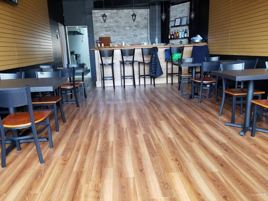 Daveys Dive | restaurant | 1104 Danforth Ave, Toronto, ON M4J 1M3, Canada | 6473502424 OR +1 647-350-2424