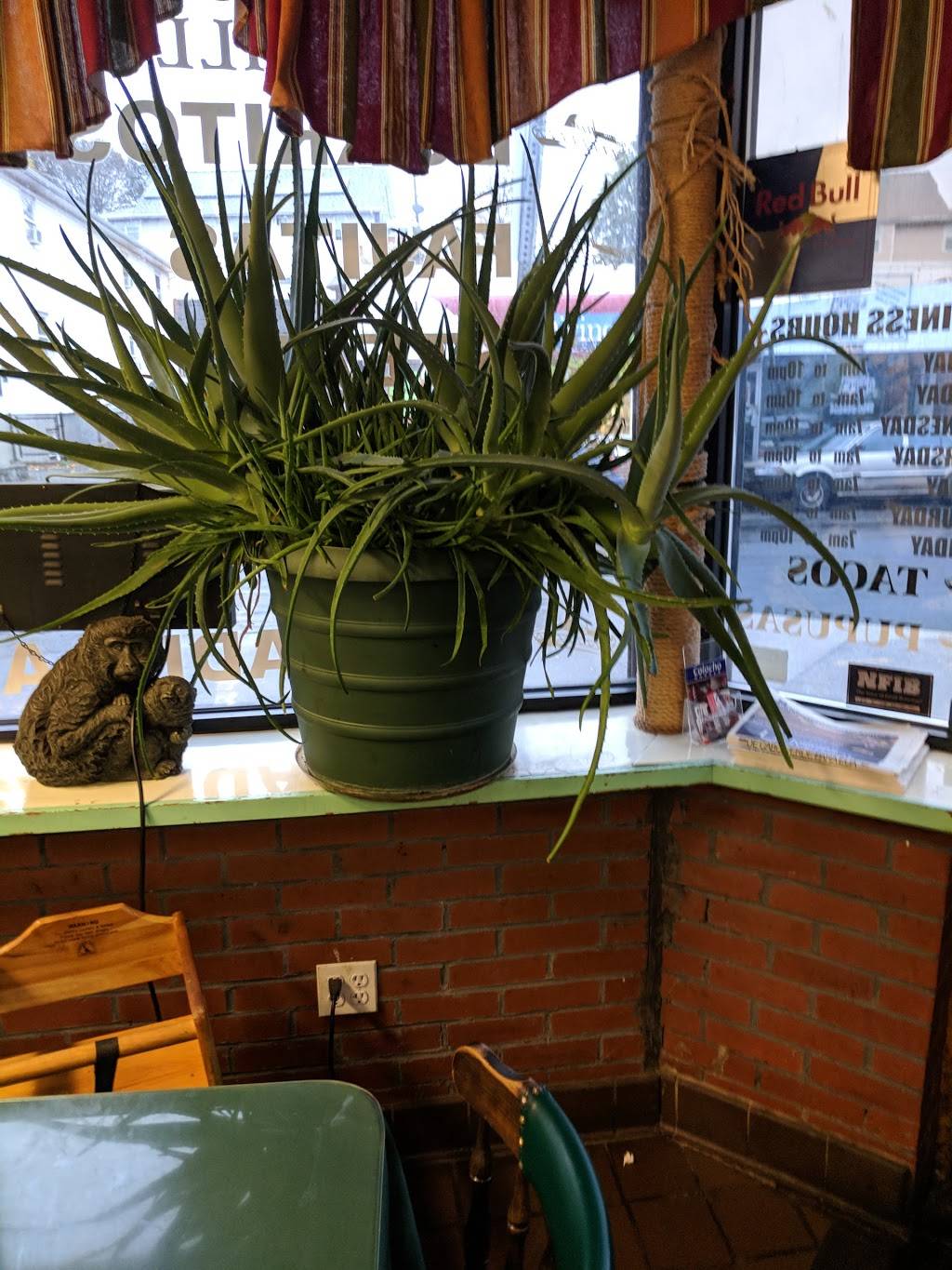 Super Burritos Mexican Grill | restaurant | 453 Ferry St, Everett, MA 02149, USA | 6173870405 OR +1 617-387-0405