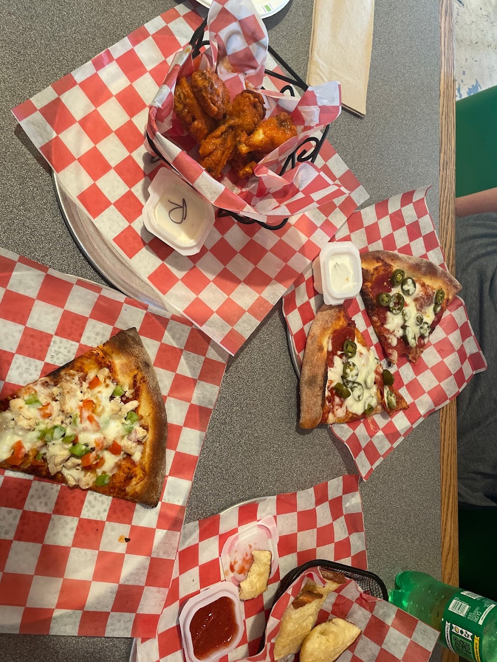 Raganellis Pizza | restaurant | 547 NE Bellevue Dr #107, Bend, OR 97701, USA | 5416472343 OR +1 541-647-2343